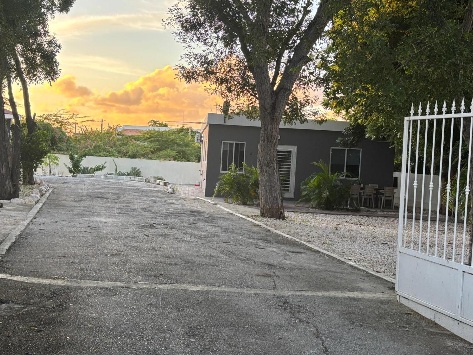 Advantage Apartments Curacao Willemstad Dış mekan fotoğraf